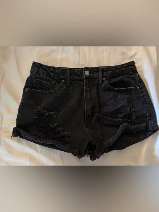 Forever 21 - Black Distressed Jean Short Shorts - Size 29 - Picture 1 of 3
